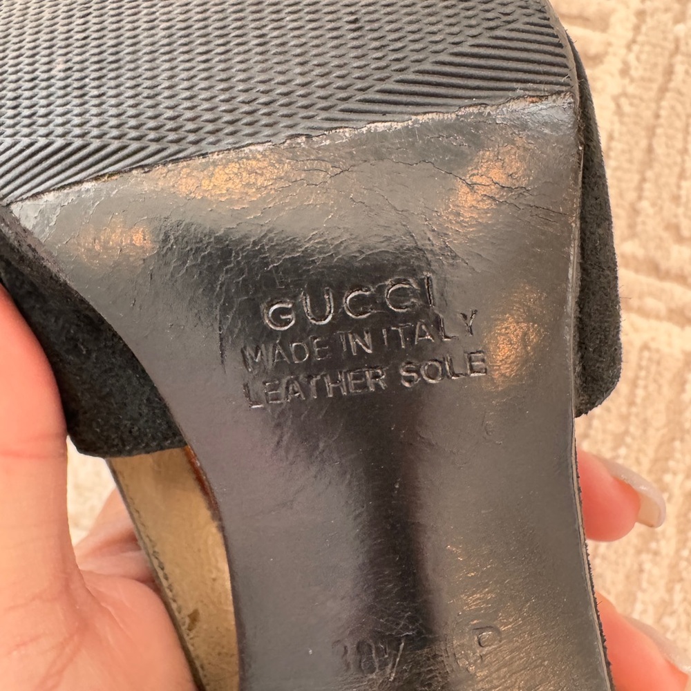 Authentic Vintage Gucci Suede black heel pumps.‎ - Picture 5 of 9